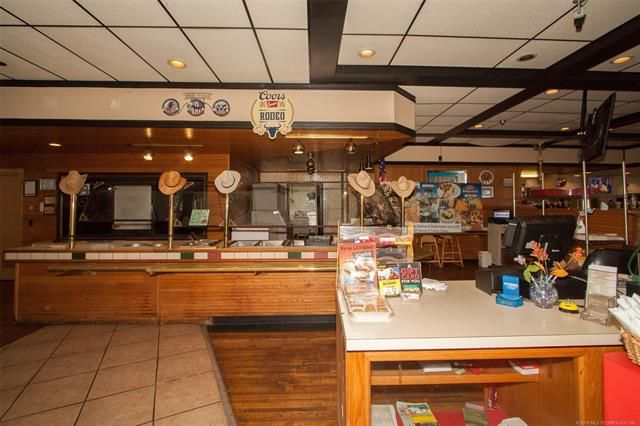 1905 S Sheridan Rd, Tulsa, OK 74112
